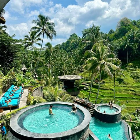 Beach club Bali , жми на «перейти» и узнай название
